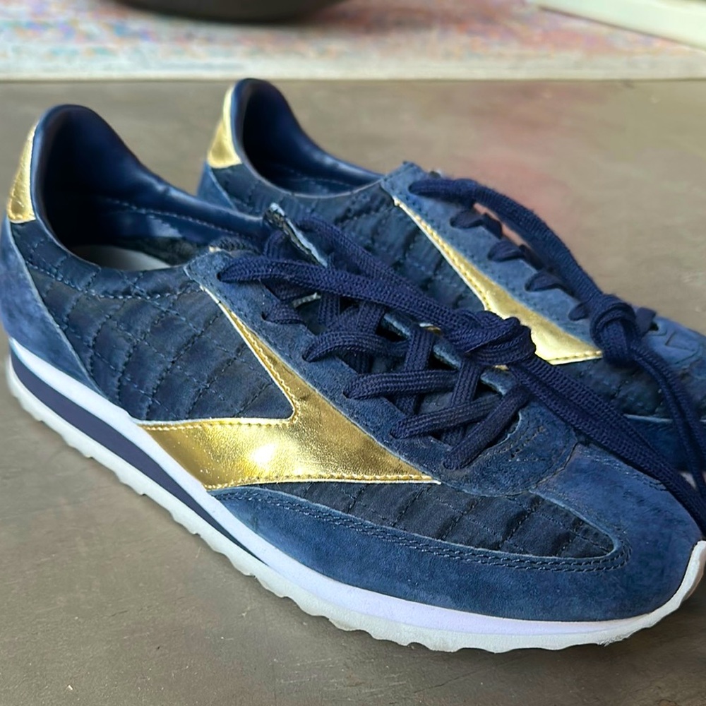 Retro Brooks Sneakers